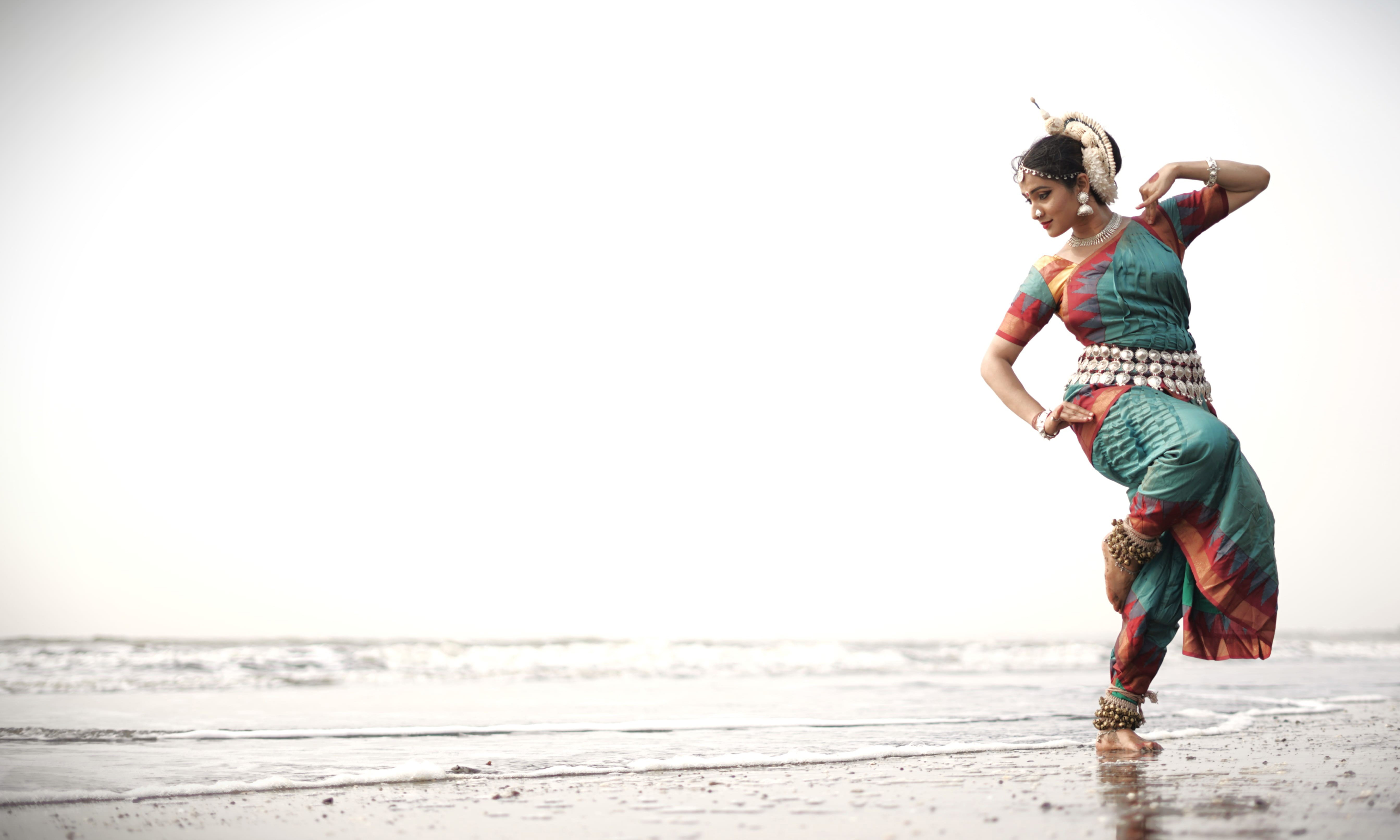 Grace in motion — Odissi on the beach